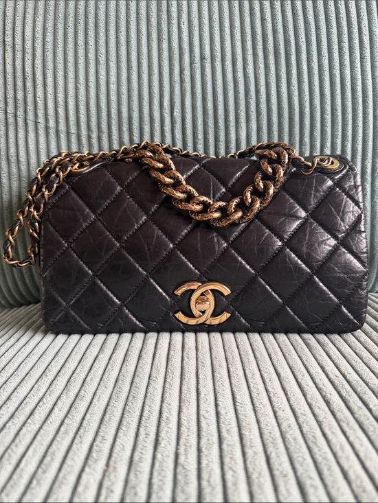 CHANEL Handbags - CHANEL Black Quilted Crinkled Leather Shoulder Bag with Gold Chain
